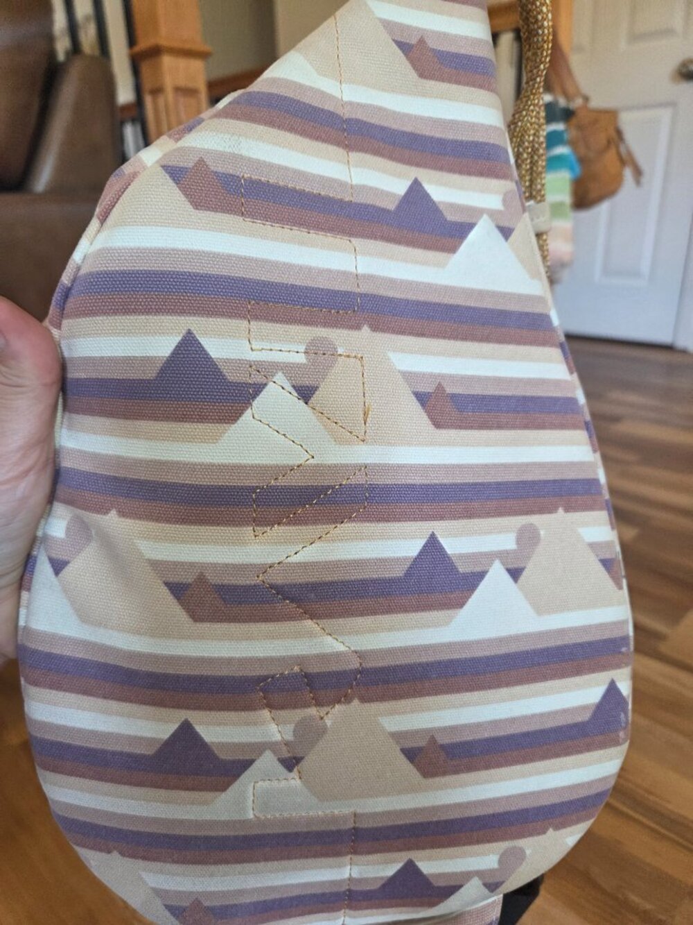 Kavu Rope Slingback Bag Purple and Cream Abstract Mountain Print - Picture 4 of 7